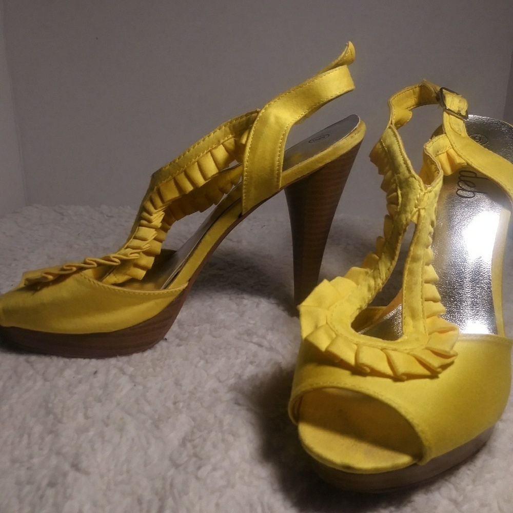 Deb yellow shoes
